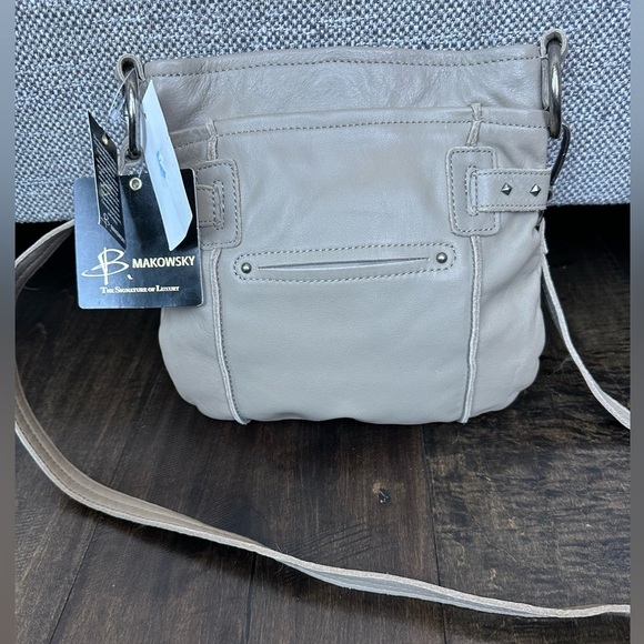 B. MAKOWSKY Tan Pebbled Leather / Studded Crossbody Shoulder
Handbag - Picture 2 of 10